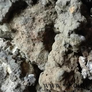 岩血 统、 岩血就是高山悬崖流出来的血  贵州少数民族用药，并非五灵脂和猴血，产地 贵州省毕节地区纳雍县