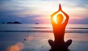 纪实：足疗店隐藏养生服务，一对正在荒唐交流的男女当场被抓