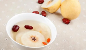 冰糖雪梨，一道简单又有功效的食疗方法